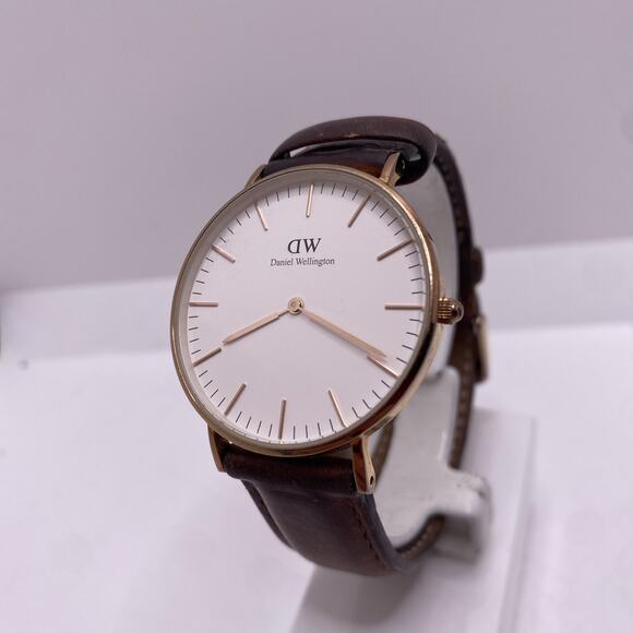 Daniel Wellington Mens Gold Tone Brown Leather Quartz Watch Works New Battery main image 5